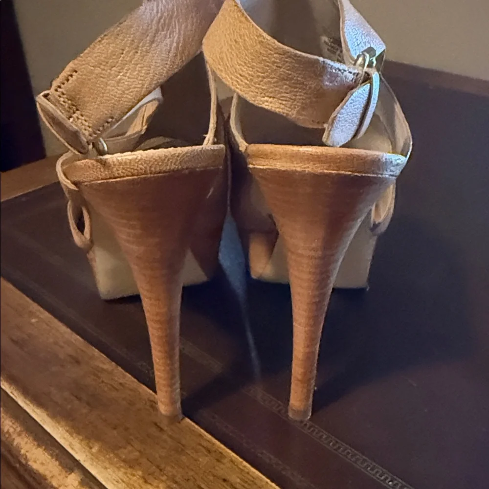Guess Elegant Tan Women's Peep-Toe Sling Back Heels Size 8